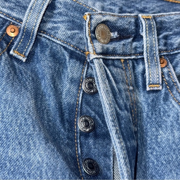 Levi’s 501 jeans Premium Women’s Medium Wash Distressed Tapered High Rise 90s - Picture 10 of 14